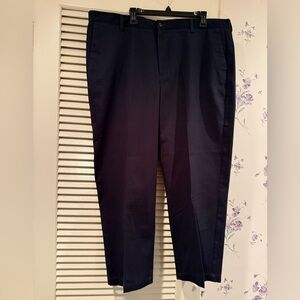 Dockers Black Flat Front Relaxed Fit No Wrinkle Khakis in Size 44x30